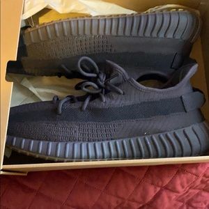 Am selling my yeezys